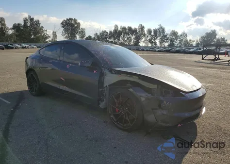 2025 Tesla Model 3 из США, поврежденный, VIN 5YJ3E1ET0SF989624